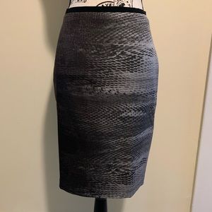 T Tahari Snake Print Pencil Skirt size 4